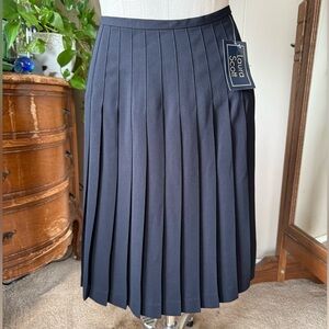 Laura Scott Classic Black Midi Skirt, New with tags from Sears, size 16